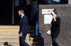 O policial demitiu e preso depois que um homem público foi explodido antes de disfarçá -lo