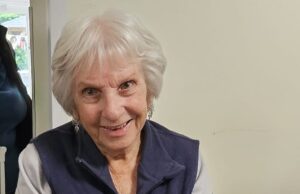 Escolha um pinguim! Os residentes da casa de atendimento geralmente visitam os animais de Artic, que até vagam na sala de jantar