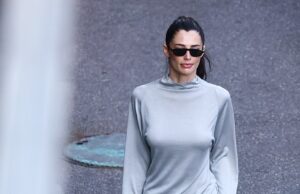 Rebecca Donaldson Fórmula 1 Motorista do piloto Carlos Sigz Jr. é uma foto de ingressar antes do Grande Prêmio de Mônaco