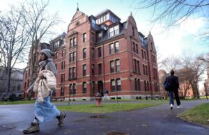 O governo Trump se recusa a admitir Harvard em estudantes estrangeiros