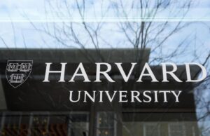 O juiz federal impede a autoridade de imigração de retirar posições legais de estudantes internacionais – Mercury News