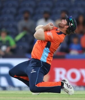 BNG-L-CRICKET-0326-01.jpg