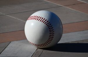 Programa de beisebol Pinol High Faces aquecidos após o racista Tantan