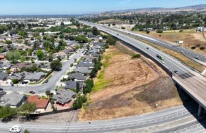 Postado pela Comissão de Planejamento de Desenvolvimento de Warren Place de Fremont