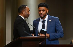 O orçamento de dois anos do prefeito de Oakland foi chamado para ser aparado, mas o policial superou