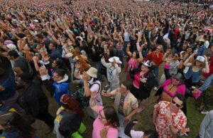 A terra externa dá a formação diária, acrescentando bolos, o segundo fim de semana de vampiro adiciona