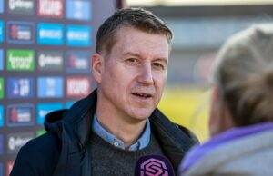 O gerente do Crystal Palace Part Way segue o lançamento seguindo Smurud