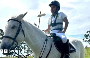 PEGGING DA TERCA: A Cavalaria Agrã de Adolescente Agrã da África do Sul salva esportes