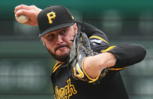 Paul Skins of Pirates serve no máximo 3 home runs com 4 waks perdendo por 3-1 para cubos
