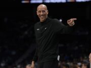 Sacramento Kings contratando Doug Christie como treinador completo após uma passagem interina