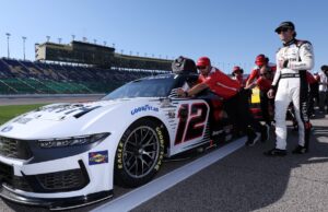 Kansas verá o que Rus da NASCAR Cup de hoje verá no Speedway