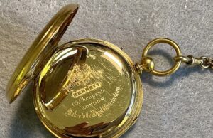 O relógio de bolso de ouro Historic Tihasik, do navio mortal, finalmente voltou para casa após 165 anos