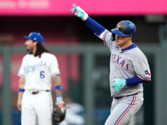 Passcuantino e Wit Back Lugo Sterler Begin, o Royals venceu por 3-2 contra os Rangers