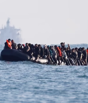 102567729-15224829-Dozens_of_young_men_crossing_from_northern_France_by_dinghy_More-a-25_17613283811.avif