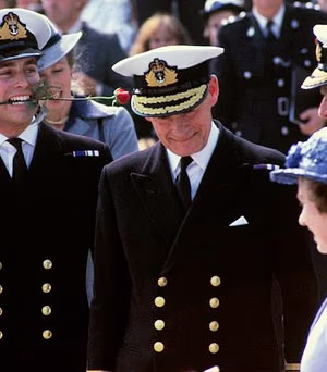 103309001-15226411-Prince_Andrew_joking_around_next_to_Prince_Philip_after_returnin-m-19_17614025912.avif