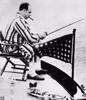 66021355-15208245-Pictured_Al_Capone_fishing_from_a_boat_The_notorious_crime_boss_-a-3_1760957384808.avif
