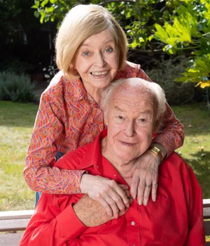 75231779-15018289-Leading_lady_Prunella_Scales_with_her_loving_husband_Timothy_Wes-m-7_1755706224533.avif