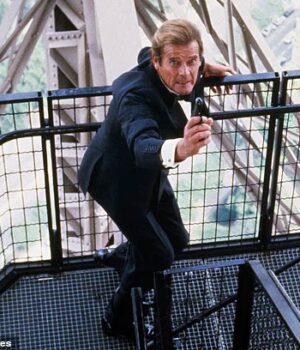 76067043-0-Sir_Roger_Moore_have_auctioned_off_the_late_007_actor_s_collecti-a-1_1761421893140.jpg