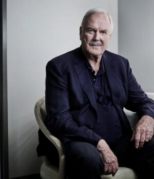SJM-L-CLEESE-0907-01.jpg