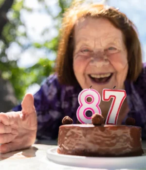 merry-old-lady-87-birthday-cake.webp.webp