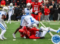 Houve várias lutas antes de ser derrotado pelos Cardinals em Kentucky e Louisville