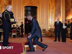 David Beckham recebe o título de cavaleiro pelos serviços prestados ao futebol e à sociedade britânica