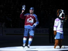 Cores 4 (EN), Islandeses 1: