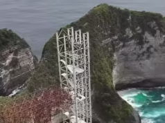 Uma enorme construção monstruosa na costa intocada de Bali está em desordem – como dizem os moradores locais, os turistas ‘destruíram outro local bonito’