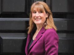 ‘Submarino’ Rachel Reeves ainda não saiu em público desde o escândalo de arrendamento ilegal enquanto espera para ver se os inquilinos tentam reivindicar £ 40.000 de volta