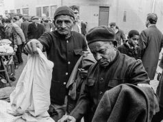 A face mutável do East End: imagens fascinantes dos anos 70 mostram como a vida no que antes era a ‘pulsação de Londres’ agora está perdida nas areias do tempo