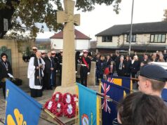 O conselho força os voluntários do Remembrance Sunday furiosos por terem desembolsado £ 1.000 para pagar uma ‘escolta de segurança’ em um desfile pela pacata vila