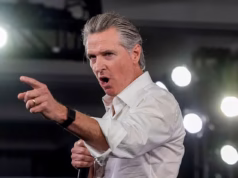 Lei da Califórnia projetada para proteger estudantes judeus do anti-semitismo desafiado por preocupações com a liberdade de expressão