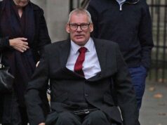 O jardineiro de um casal milionário que ficou paralisado depois de cair de uma escada enquanto podava suas árvores perdeu uma oferta de indenização de £ 1 milhão do Tribunal Superior depois que um juiz decidiu que ele não era seu empregado.