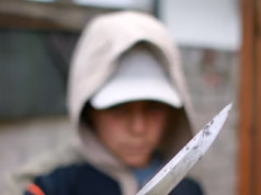 O número de crianças escocesas acusadas de tentativa de homicídio disparou, agravando as preocupações sobre a exploração de jovens por gangues do crime organizado.