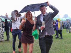 Milhares de torcedores saíram cambaleando dos portões do Flemington após um dia agitado de ação na Copa Melbourne.