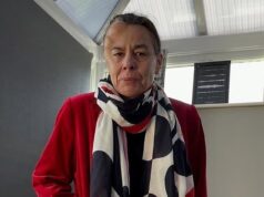 Mãe de dois filhos, 57 anos, acamada por dois anos depois que o médico de família descartou os sintomas do tumor cerebral como ‘depressão, fibromialgia e menopausa’