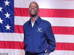 Entregador do Uber Eats se recusa a procurar menino autista desaparecido, de 4 anos, por medo de que sua audiência caia se ele parar de trabalhar, diz a polícia