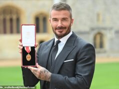 Sir David Beckham admitiu que foi um “dia emocionante” ao receber o título de cavaleiro porque seu filho mais velho, Brooklyn, “não conseguiu parabenizá-lo”.