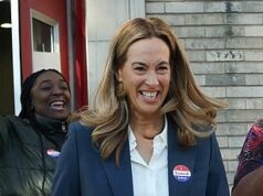 Uma onda azul caiu sobre Nova Jersey quando Mickey Sherrill ganhou a indicação de Trump