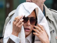 Oficial de liberdade condicional acusada de relacionamento com presidiário compareceu ao tribunal