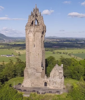 103623249-15262091-The_Wallace_Monument_built_in_1869_stands_in_Bridge_of_Allan_nea-a-21_17623724077.avif