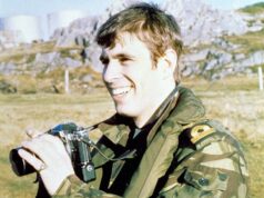 O rei Charles não tirará de Andrew sua medalha da Guerra das Malvinas depois que ele pilotou um helicóptero Sea King no conflito mortal de 1982