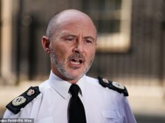 O principal chefe de polícia alertou sobre uma onda de crimes trabalhistas por justiça branda – já que dois prisioneiros foram libertados por engano poucos dias depois de um criminoso sexual migrante ter sido libertado injustamente.