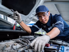 A escassez de mecânicos na Austrália deixa os proprietários de automóveis esperando meses por reparos