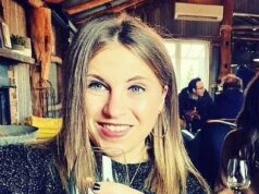 A executiva de marketing Claire Austin morreu após uma suposta discussão com a Bombshell Development e seu namorado Lee Loughlin depois que sua mão foi parcialmente decepada por uma porta de vidro