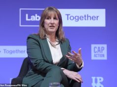 Rachel Reeves está prestes a quebrar outra promessa ao planejar ‘cobrar £ 300 por ano dos motoristas de carros elétricos’, apesar dos avisos de que seria um ‘poll tax sobre rodas’