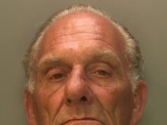 Homem que esfaqueou a enteada e o marido dela até a morte e depois levou os filhos ao McDonald’s está preso há pelo menos 29 anos