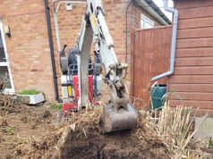 Os vizinhos que vivem na capital britânica do bambu foram forçados a arrancar milhares de colmos depois de raízes explodirem sob os seus jardins.