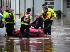 Agora vamos à limpeza: famílias e empresas começaram a reparar e a se recuperar das devastadoras inundações da tempestade Claudia no País de Gales