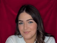 Mulher de 23 anos estava comemorando o emprego dos sonhos com amigos quando cinco pessoas morreram em um acidente de carro na Irlanda